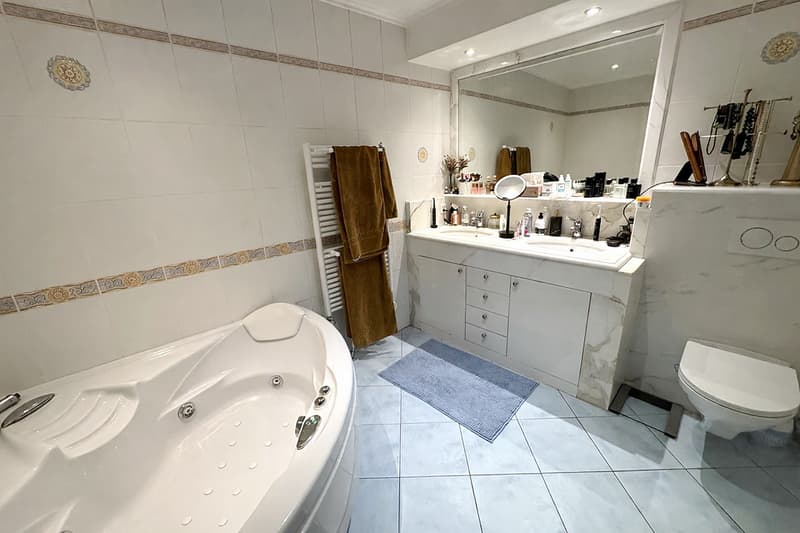 Rare - Magnifique appartement de 4.5 pièces avec terrasse et jardin en vieille-ville (12)