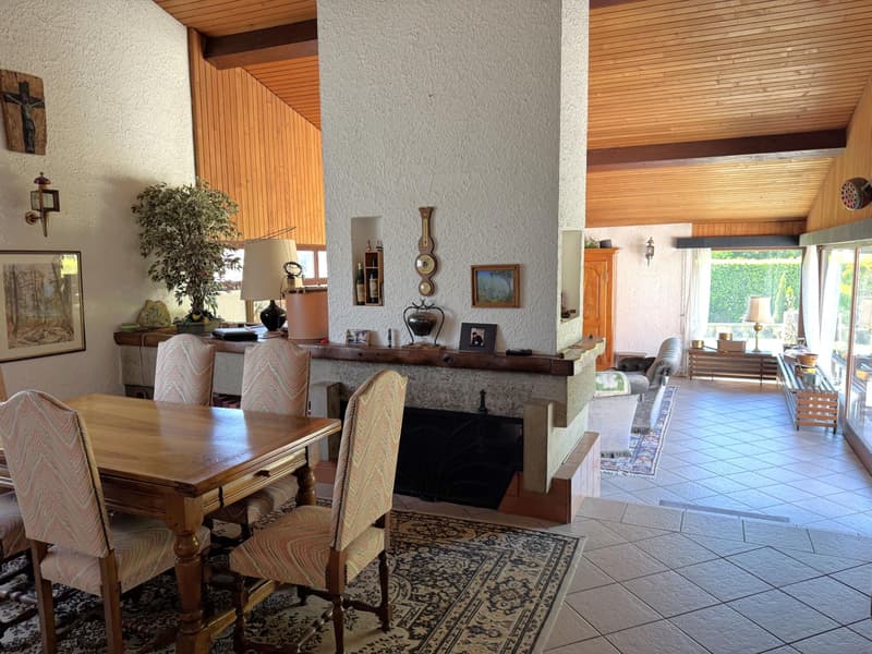 Individual villa with pool, to be renovated (5)