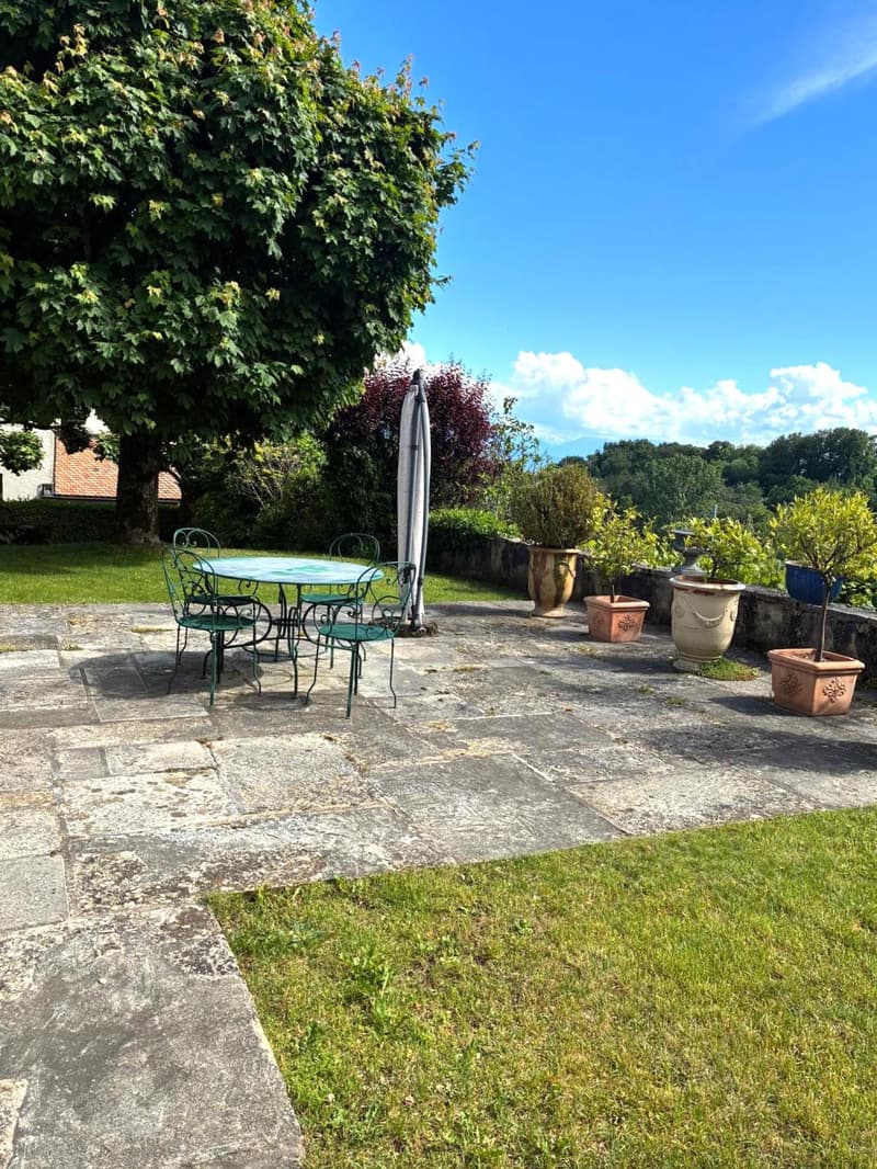 Magnifique appartement de 6.5 pièces dans maison de village, accès grand jardin privatif (3)