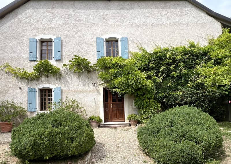 Magnifique appartement de 6.5 pièces dans maison de village, accès grand jardin privatif (2)