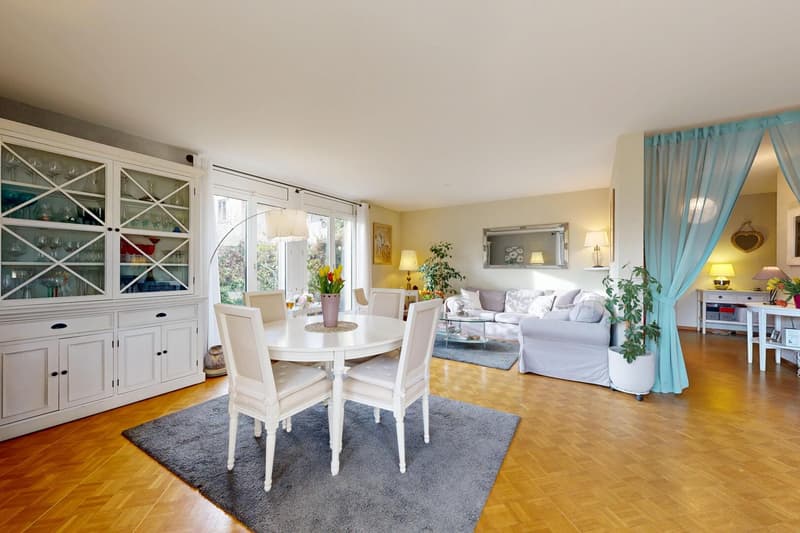 Charmante villa jumelle de 5.5 pièces avec piscine (6)