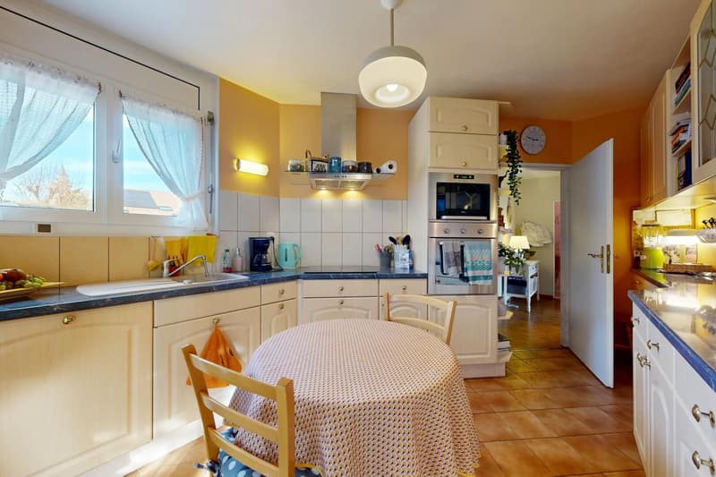 Charmante villa jumelle de 5.5 pièces avec piscine (7)