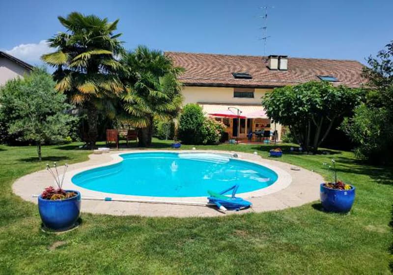 Charmante villa jumelle de 5.5 pièces avec piscine (1)