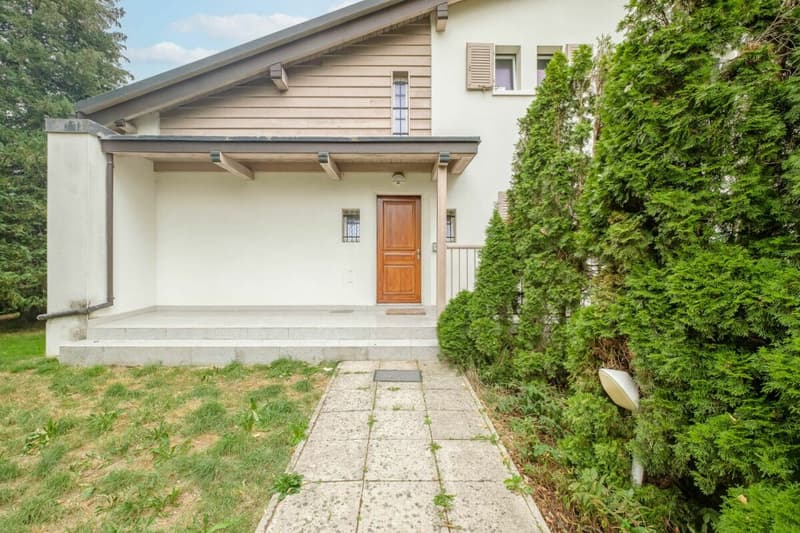 Beautiful single-family house with 6.5 rooms in Cointrin (1)
