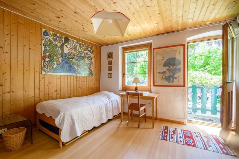 Character village house with tree-lined garden (7)
