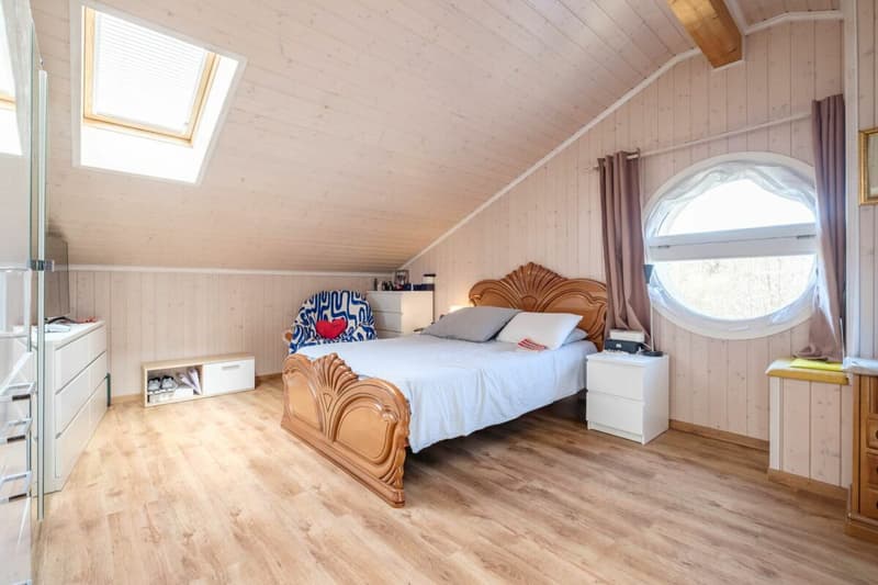 Bright corner house with 300 m² garden and double garage (9)