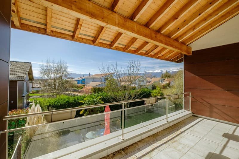 Bright corner house with 300 m² garden and double garage (10)