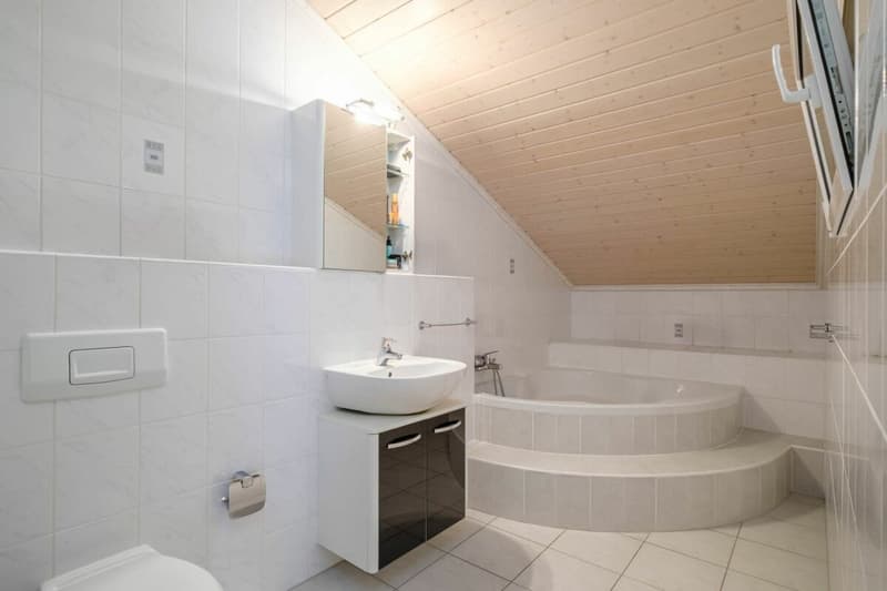 Bright corner house with 300 m² garden and double garage (11)
