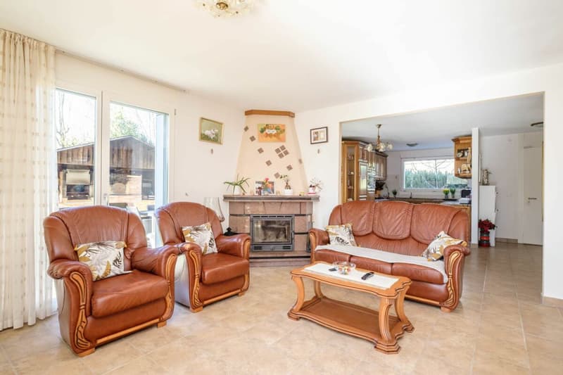 Spacious villa with a very beautiful garden (4)