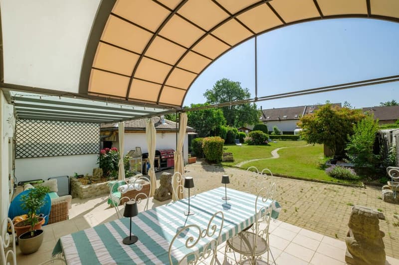 Haus mit viel Charme im Herzen von Laconnex (2)
