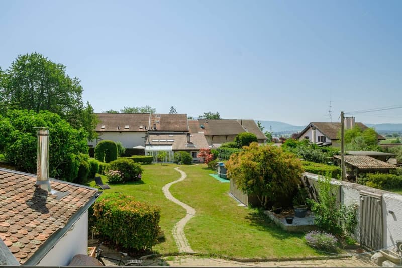 House with a lot of charm in the heart of Laconnex (12)