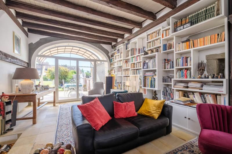 House with a lot of charm in the heart of Laconnex (3)