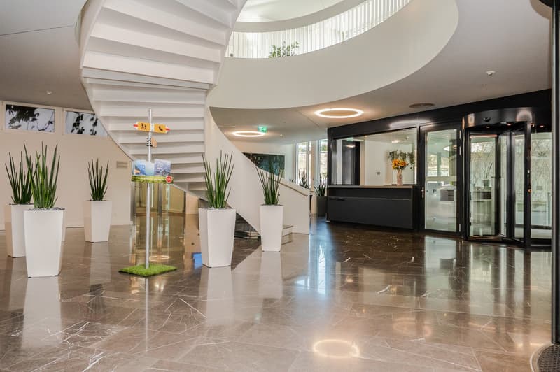 427 m2 - Magnifiques surfaces de bureaux à coté de Biopôle (4)