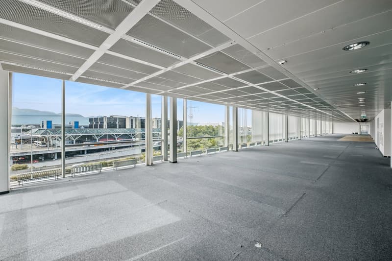 Uffici Plug & Play in aeroporto con ottima visibilità (5)