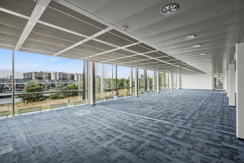 Plug & Play offices at the airport with excellent visibility (6)
