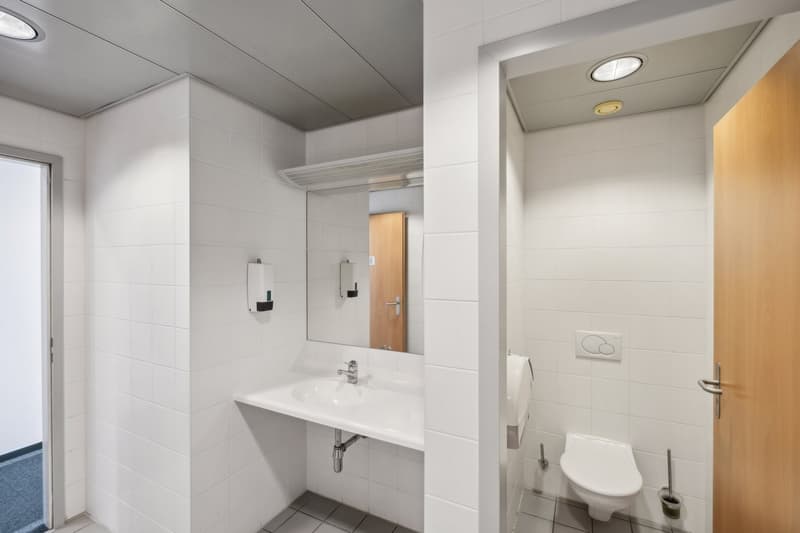 Plug & Play offices at the airport with excellent visibility (4)