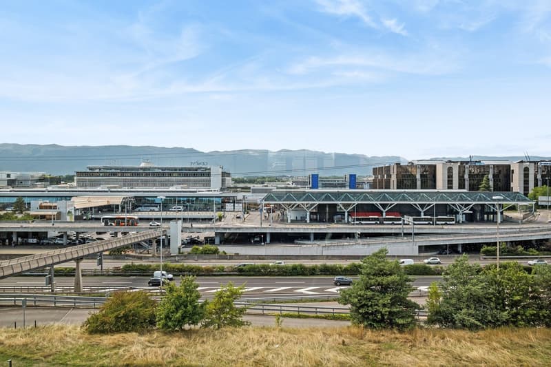 Bureaux Pug & Play à l'aéroport avec excellente visibilié (1)