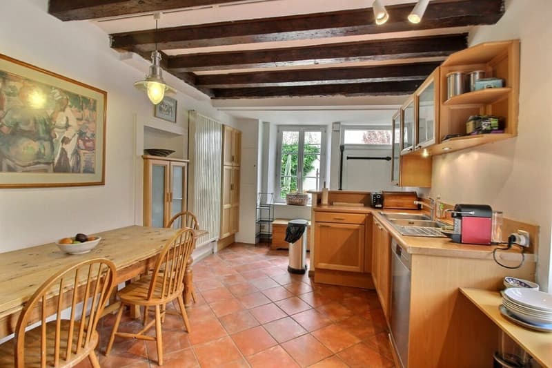 Maison .de 277.8 m2 avec Appartement T3 indépendant 61.24 m2 à Cessy (3)