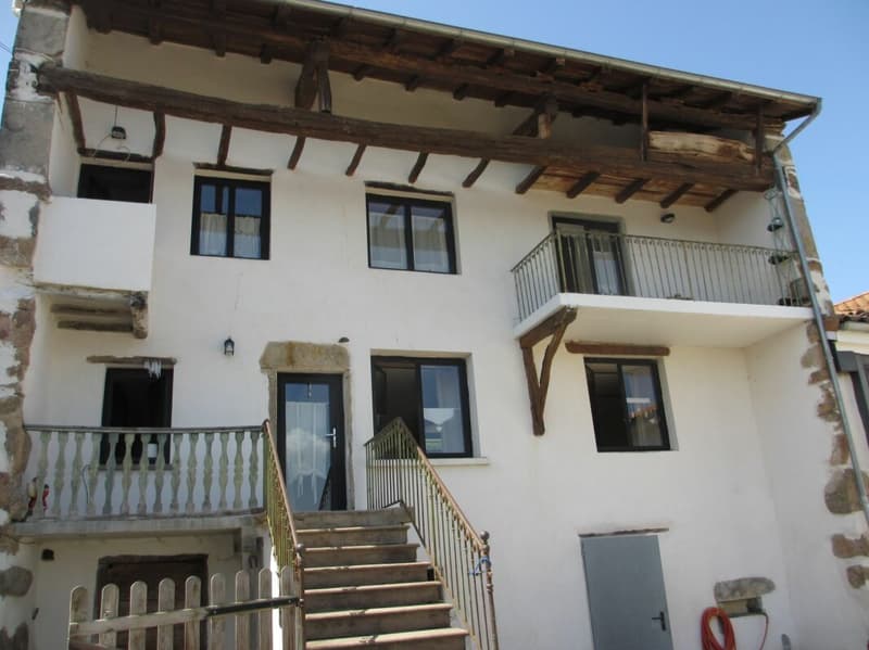 Real estate complex with indoor pool and 7'878 m² plot (5)