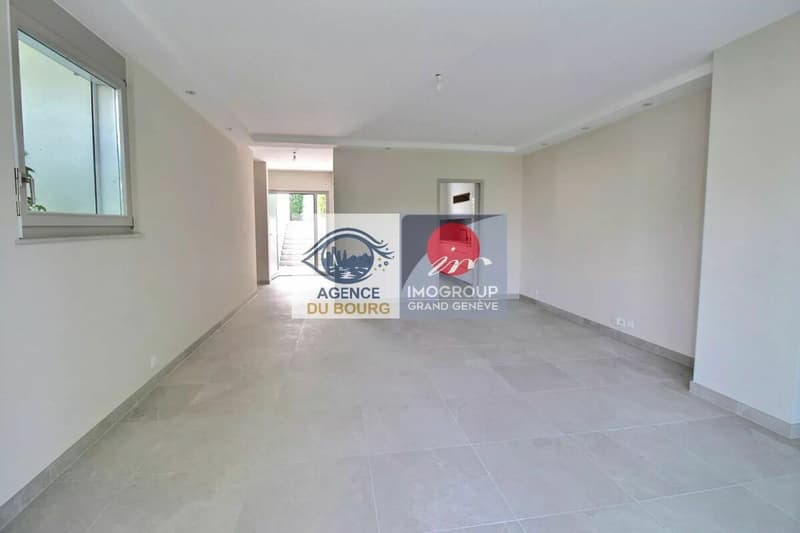 Spacious duplex with private garden in the style of a house - Anières (5)