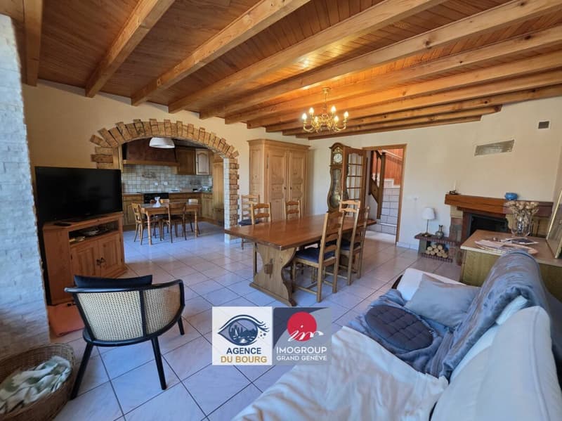Ensemble immobilier avec deux maisons sur plus de 2'100 m² de terrain (5)
