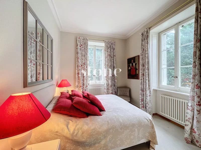 Elegant 6-room apartment in the Château de Veyrier (1)