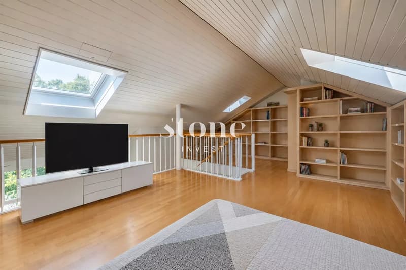 Beautiful attic with character (8)