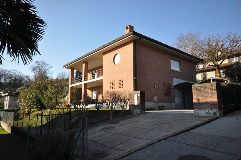 COLDRERIO, Bellissima casa bifamiliare (o monofamiliare) in zona privilegiata (2)