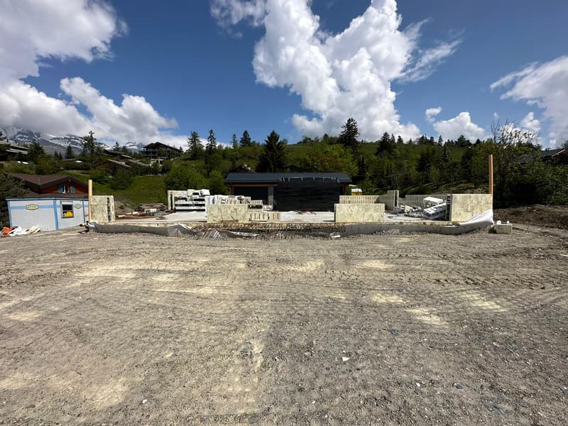 Superb building plot with panoramic view in Lens (2)