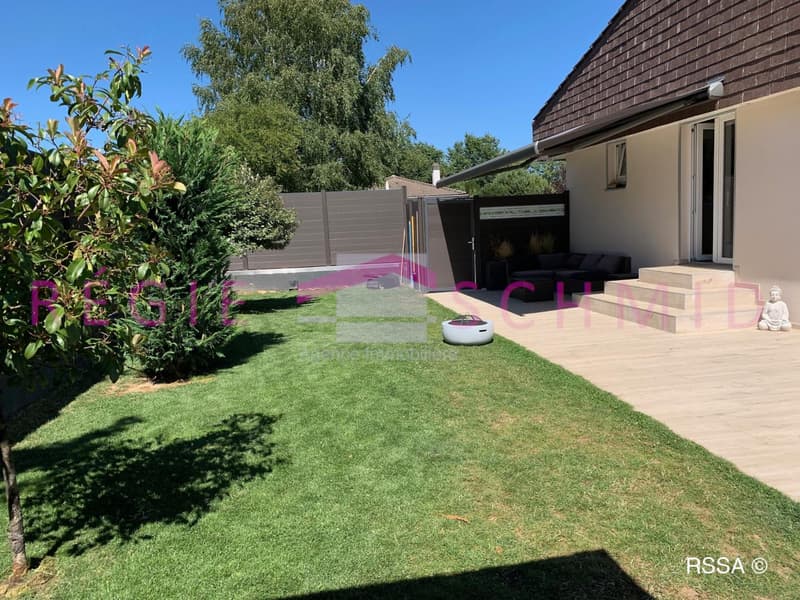Individual Villa in a quiet location with an open view (3)
