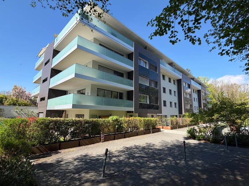 Studio meublé de standing au coeur de Nyon, au calme et a deux pas de la gare. (1)