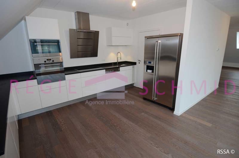 Appartement duplex en attique de 7,5 pièces à Eysins (5)