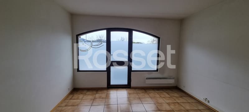Ampia superficie commerciale di 70m2 (2)