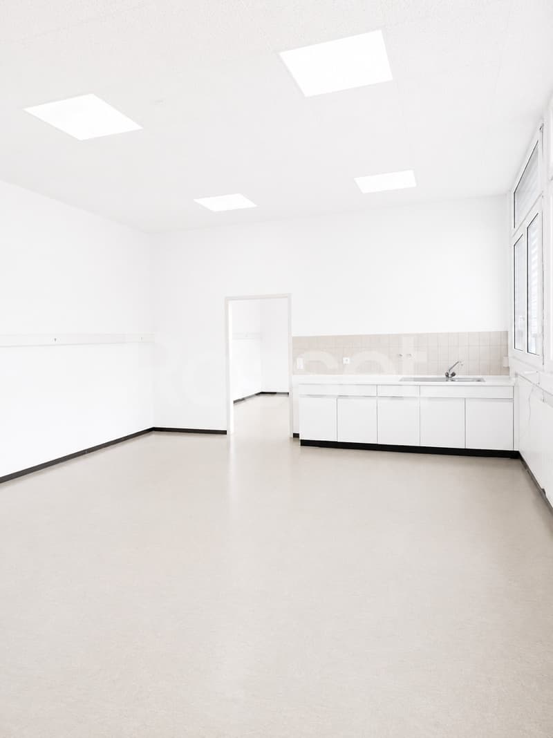 Bureaux d'env. 273 m² au rez-de-chaussée (4)