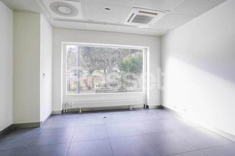 Arcade d'env. 153m² au rez-de-chaussée avec 121 m² au rez-inférieur (6)
