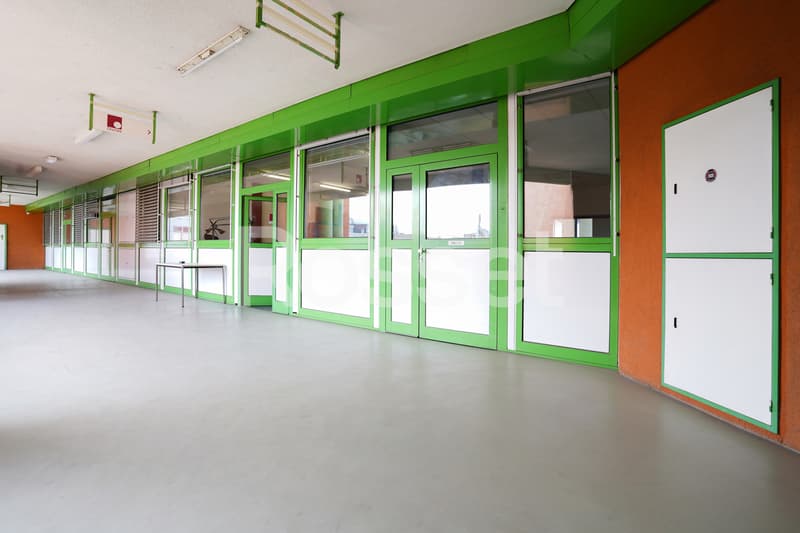 Locaux artisanaux d'env.102 m² au 4 ème étage (2)