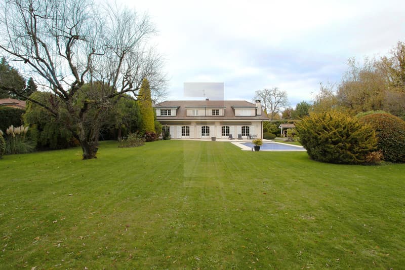 Bella casa familiare con piscina e dépendance (2)