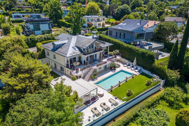 Exceptionnelle villa avec vue dégagée sur le lac (2)