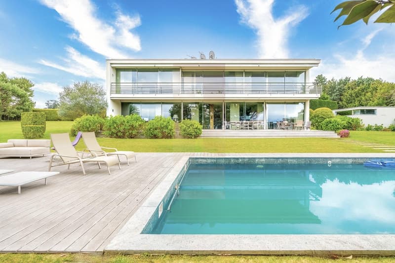 Architect's house in Cologny with pool and lake view (7)