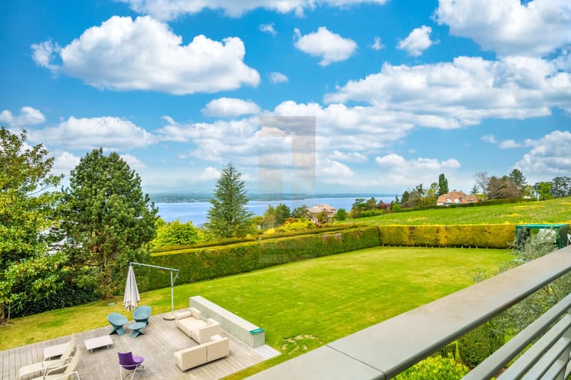 Architect's house in Cologny with pool and lake view (1)