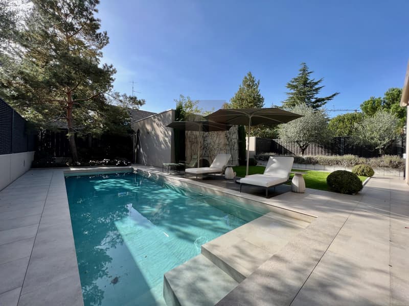 Exclusivity: Beautiful contemporary villa, turnkey (1)