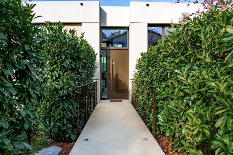 Exclusivity: Contemporary house with lake view, turnkey (11)