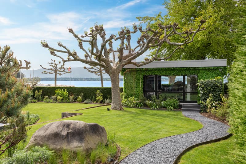 Beautifully furnished contemporary waterfront villa (13)