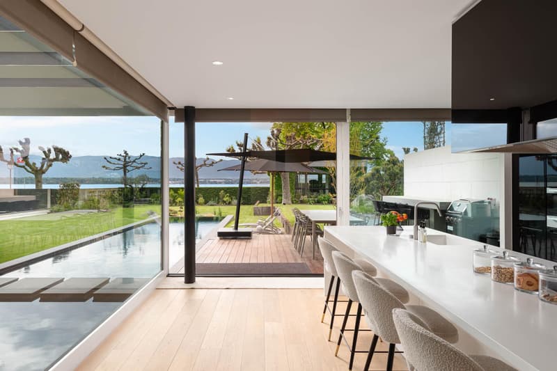 Beautifully furnished contemporary waterfront villa (1)