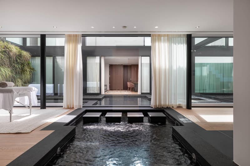 Beautifully furnished contemporary waterfront villa (7)