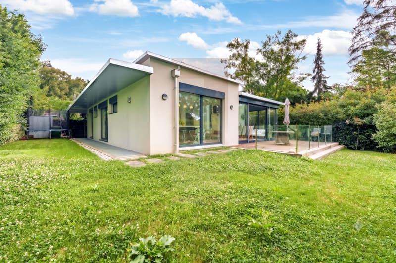 Exklusiv: Modernes und neuwertiges Haus in der Nähe des Sees (1)