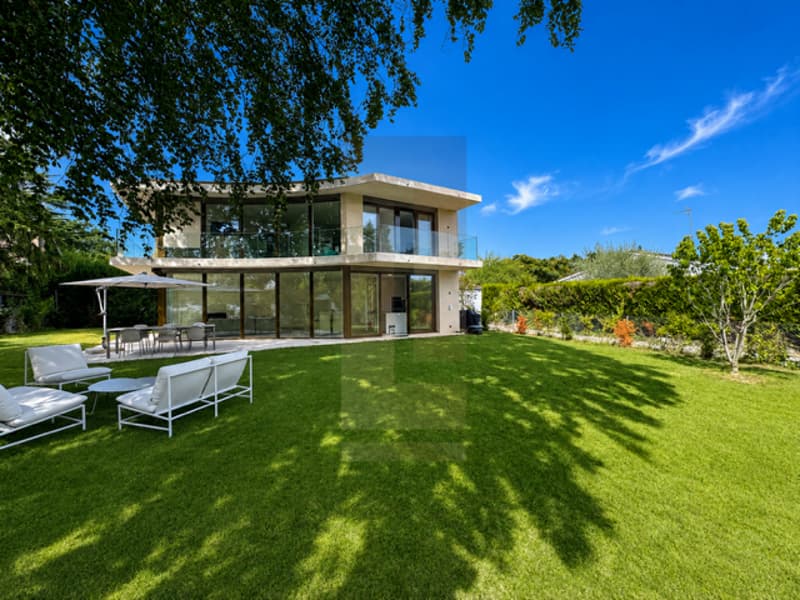 Belle villa contemporaine avec jardin (1)