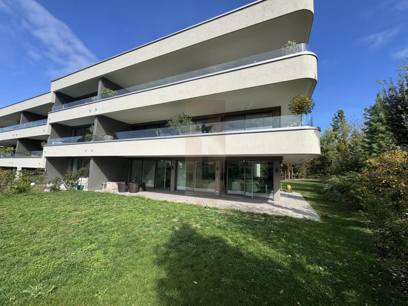 Superbe appartement meublé en rez de jardin (11)