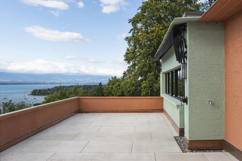 Villa atipica superba con vista sul lago (10)