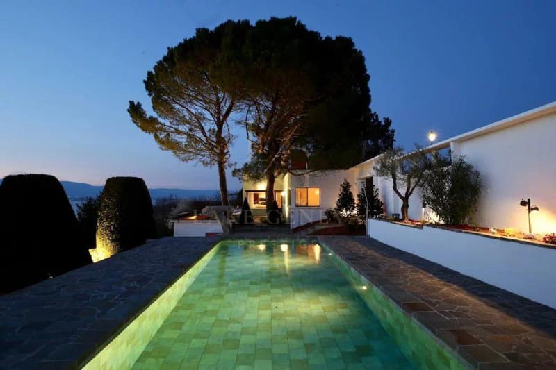 Villa atipica superba con vista sul lago (3)